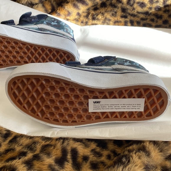 Brand new boys 10.5 high top Velcro vans - Picture 6 of 6